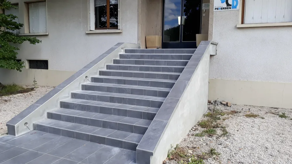 Maçonnerie Escaliers carrelés 2-miwebp